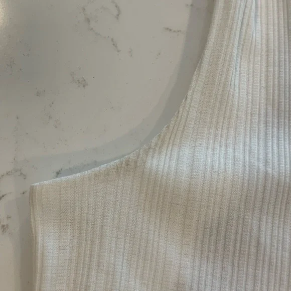 H&M Cream Crop Top, Size M - Picture 6 of 9